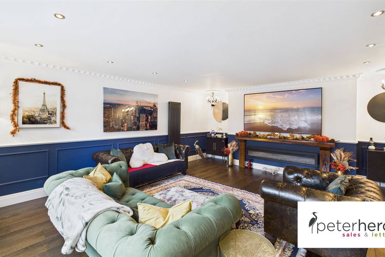 Lounge - Picture 4 of 45