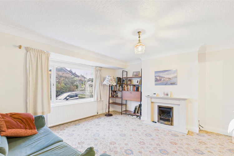 Lounge - Picture 2 of 17