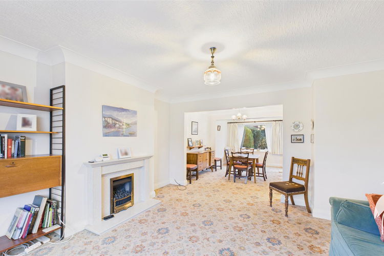 Lounge - Picture 3 of 17