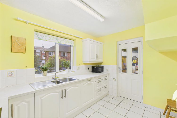 Breakfasting KItchen - Picture 5 of 17