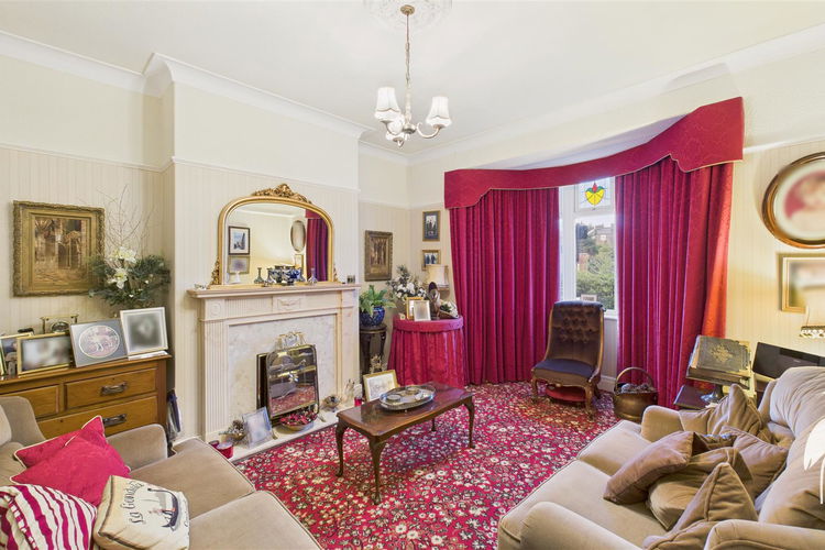 Lounge - Picture 2 of 34