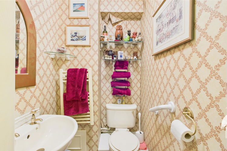 Downstairs WC - Picture 12 of 34