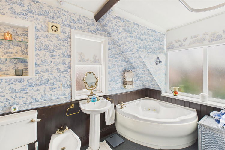 Bathroom - Picture 22 of 34