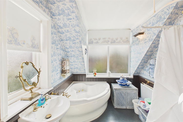 Bathroom - Picture 23 of 34