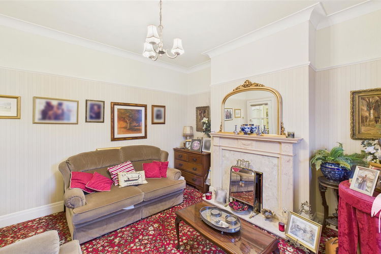 Lounge - Picture 4 of 34