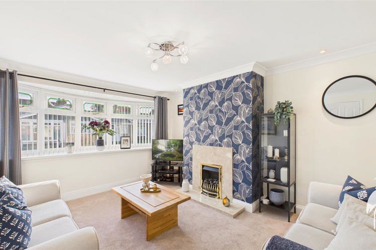 Lounge - Picture 2 of 17