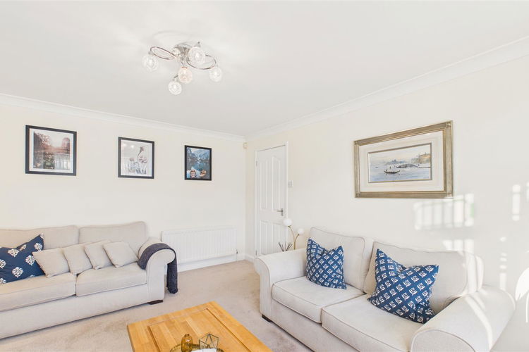 Lounge - Picture 3 of 17