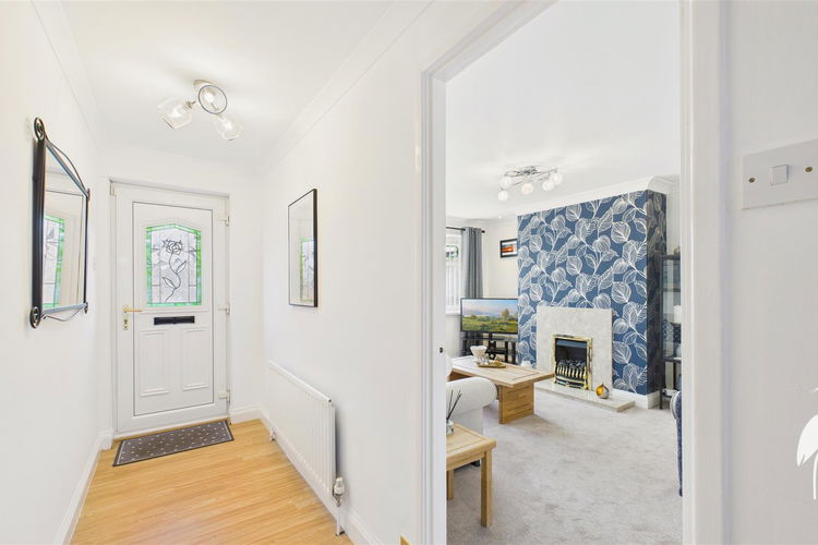 Entrance Hall - Picture 6 of 17