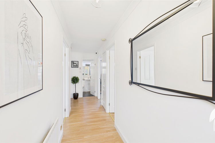 Entrance Hall - Picture 7 of 17