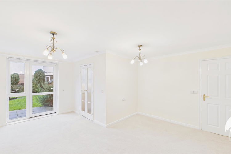 Lounge - Picture 2 of 32