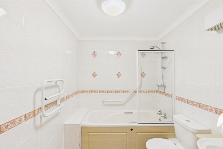 Bathroom - Picture 17 of 32