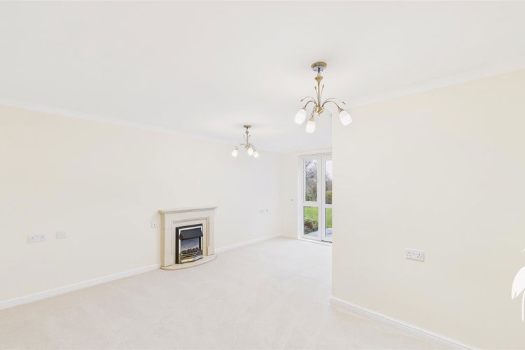 Lounge - Picture 3 of 32