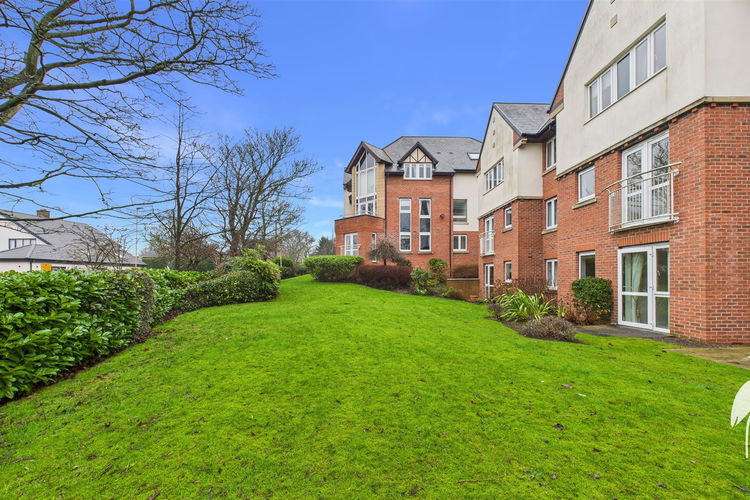 Outside - Picture 24 of 32