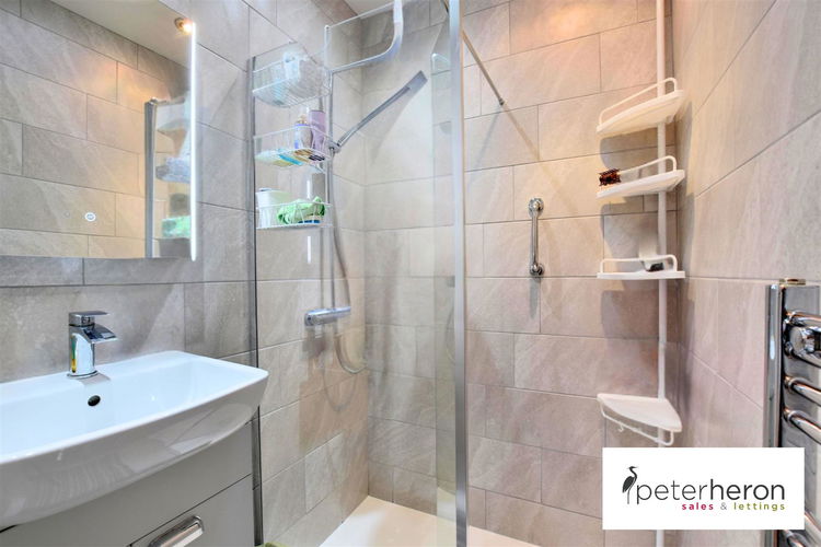 Shower Room - Picture 15 of 27