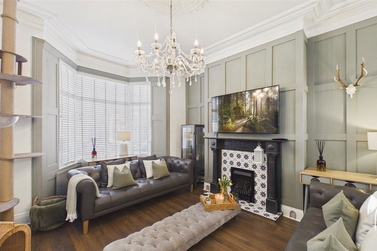 Lounge - Picture 2 of 30