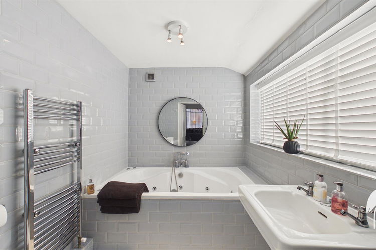 Bathroom - Picture 11 of 30