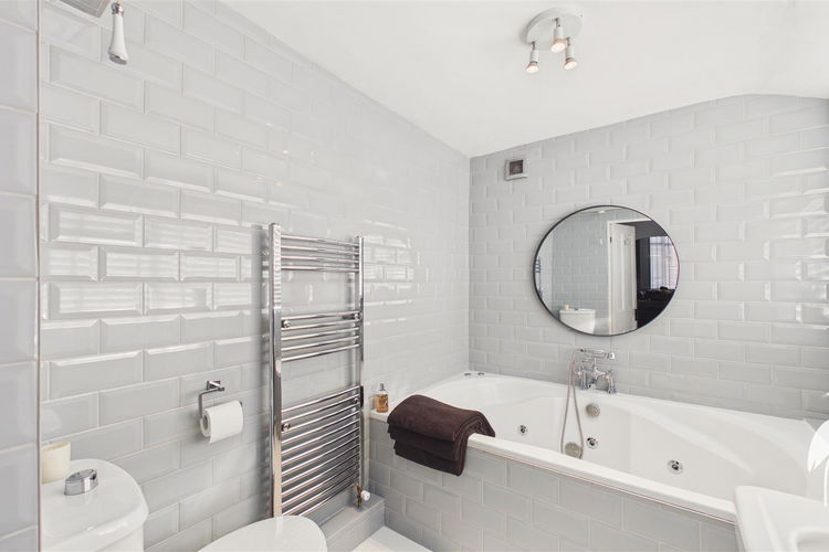 Bathroom - Picture 12 of 30