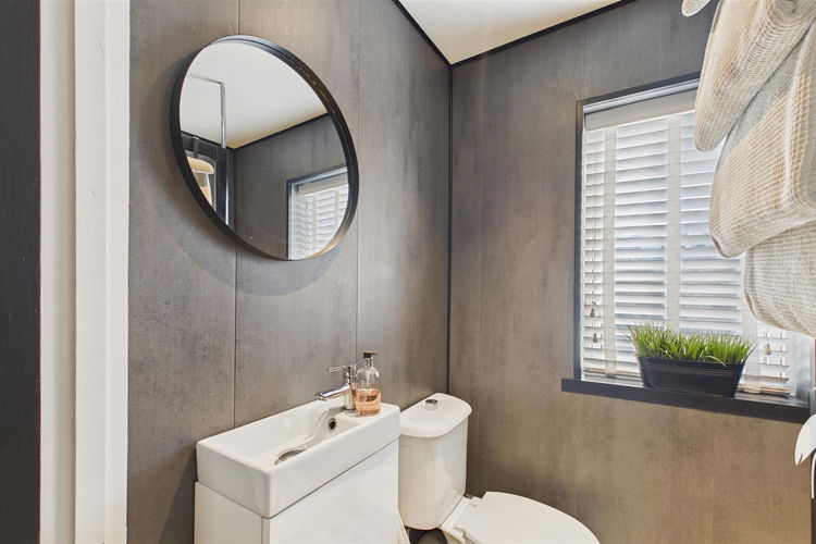 Shower Room - Picture 17 of 30