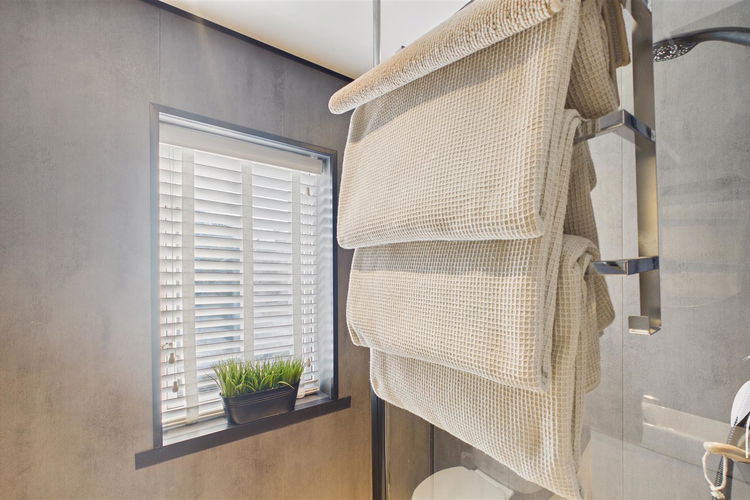 Shower Room - Picture 18 of 30