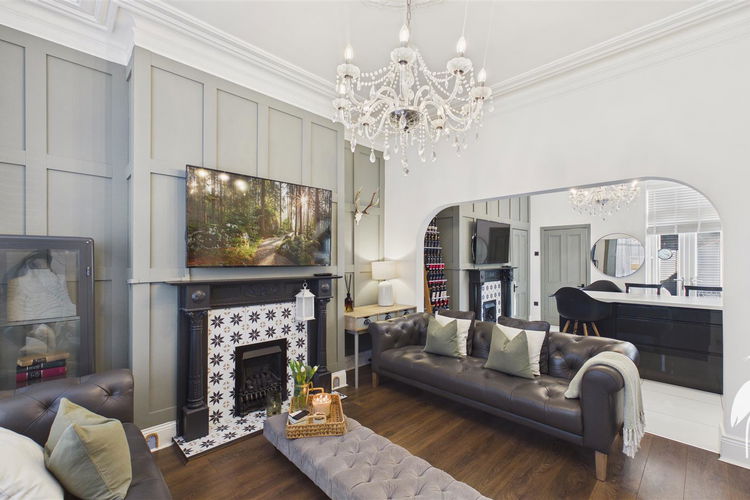 Lounge - Picture 4 of 30