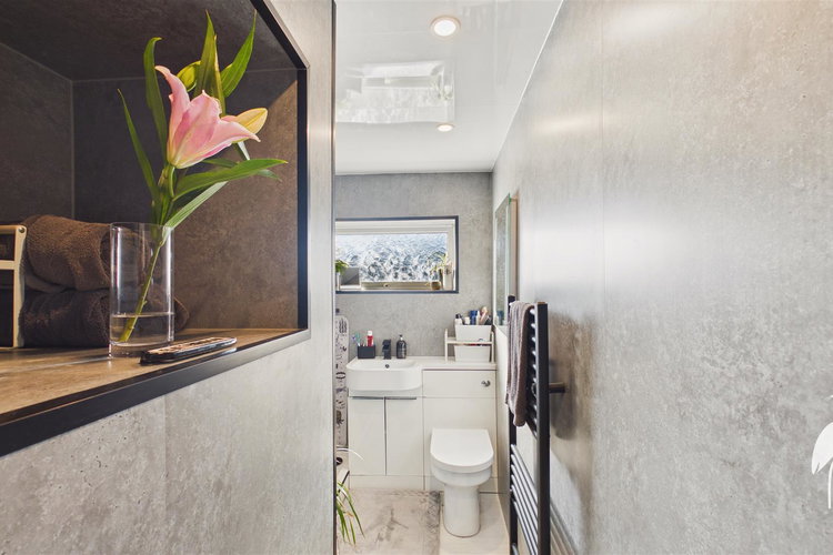 Shower Room - Picture 17 of 22