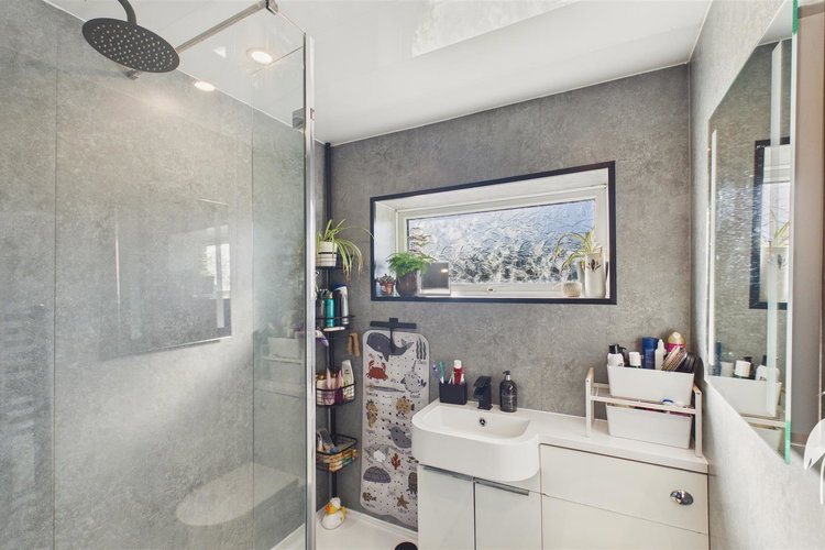 Shower Room - Picture 18 of 22