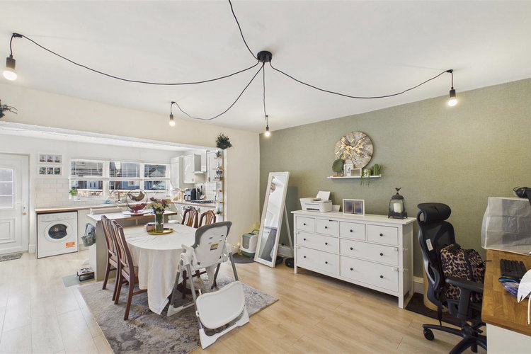 Open Plan Dining Room & Kitchen - Picture 4 of 22