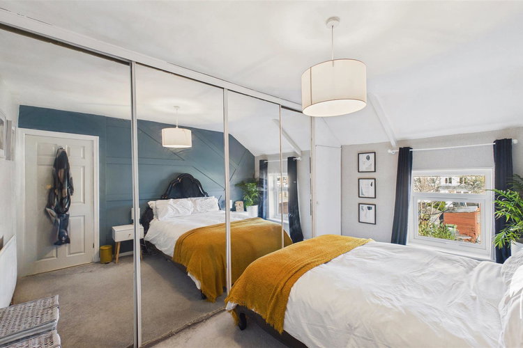 Bedroom 1 - Picture 10 of 22