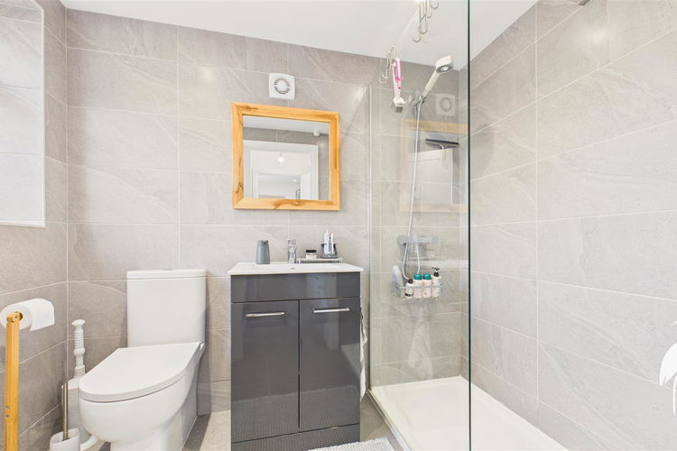 Shower Room - Picture 11 of 23