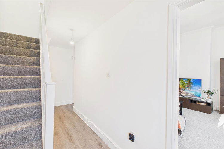 Entrance Hall - Picture 12 of 23