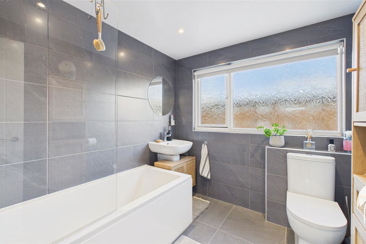 Bathroom - Picture 19 of 23