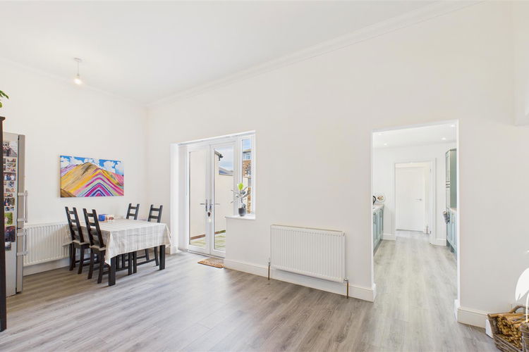 Lounge/Dining Room - Picture 5 of 23