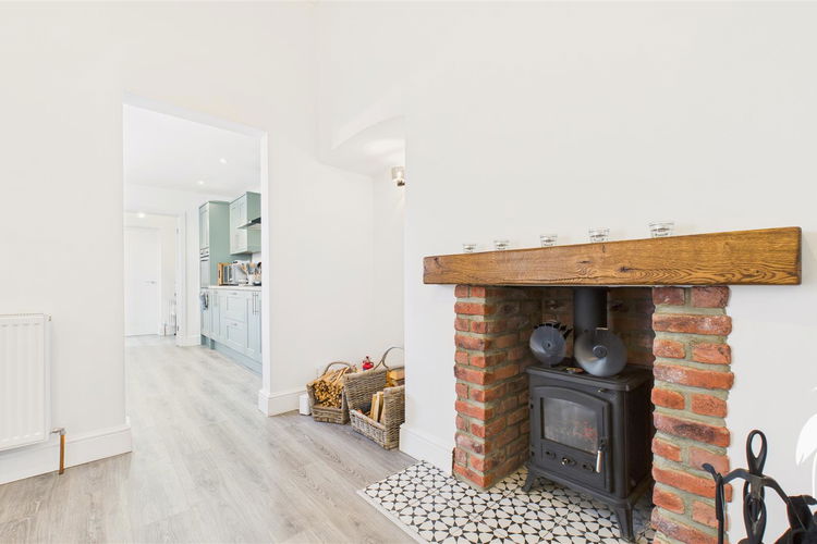 Lounge/Dining Room - Picture 6 of 23