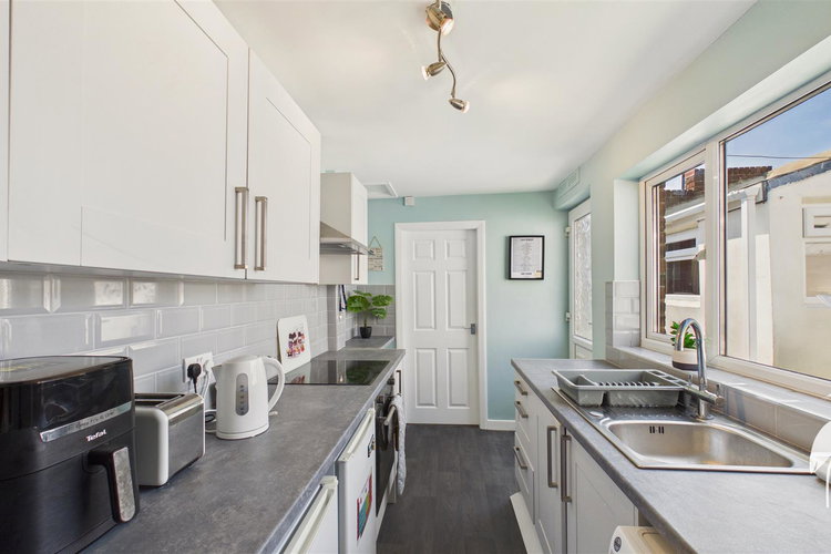 Kitchen - Picture 7 of 15