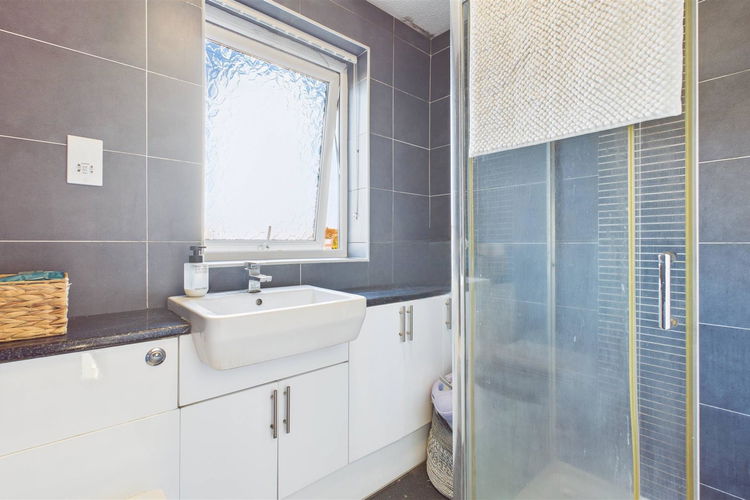 Shower Room - Picture 12 of 13