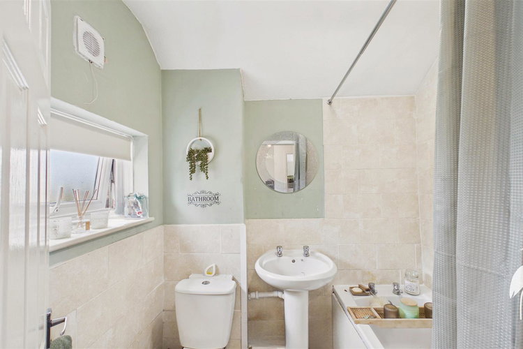 Bathroom - Picture 14 of 14