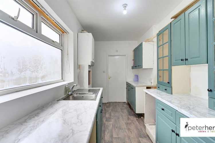 Kitchen - Picture 6 of 15