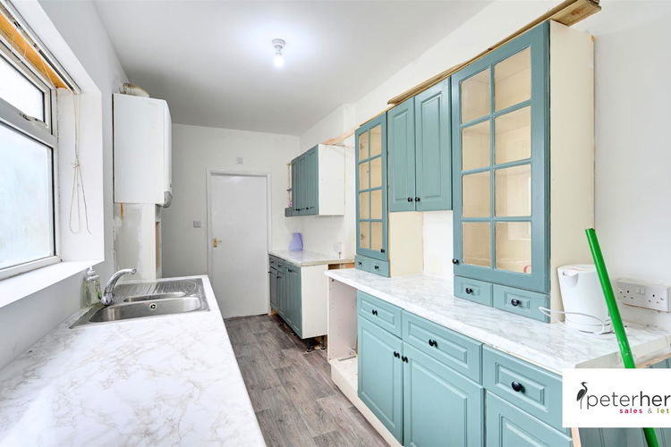 Kitchen - Picture 7 of 15