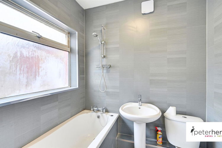 Bathroom - Picture 10 of 15