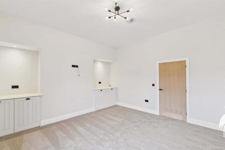 Lounge - Picture 3 of 21