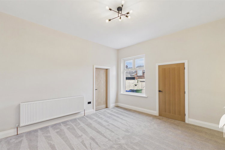 Lounge - Picture 4 of 21