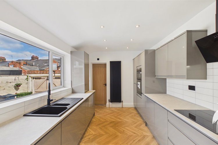 Kitchen - Picture 5 of 21