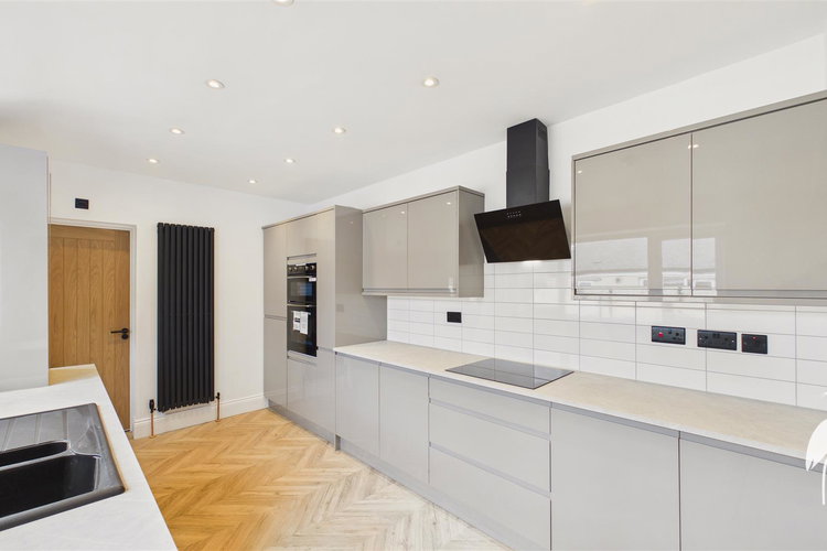 Kitchen - Picture 6 of 21