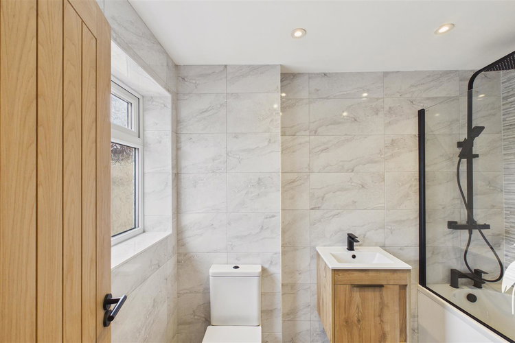 Bathroom - Picture 9 of 21