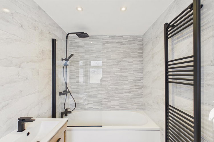 Bathroom - Picture 10 of 21