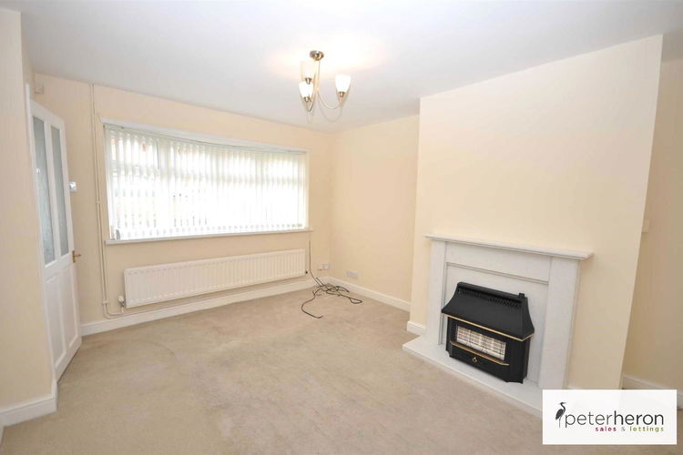 Lounge - Picture 2 of 8