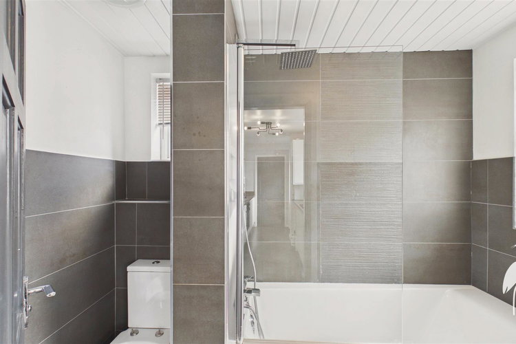 Bathroom - Picture 8 of 18