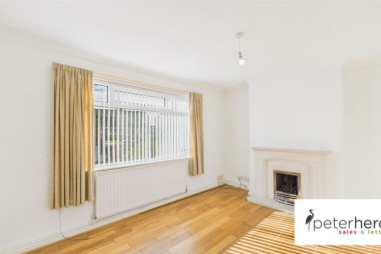 Lounge - Picture 2 of 11