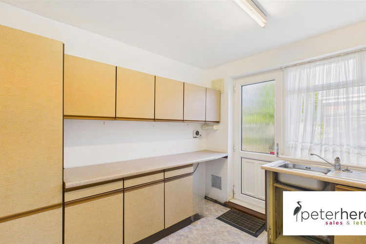 Kitchen - Picture 3 of 11