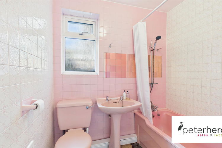 Bathroom - Picture 7 of 11